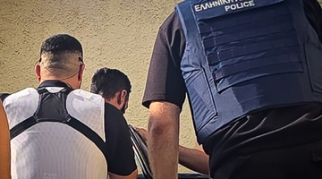 Σύρος - κατηγορούμενος