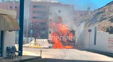 Φωτιά σε αστικό λεωφορείο