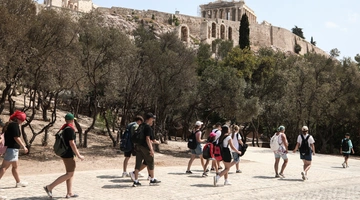 Τουρίστες στην Ακρόπολη
