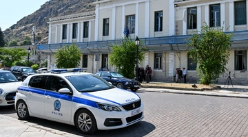 Μεταφορά των αστυνομικών στα δικαστήρια Ναυπλίου για την απολογία τους