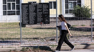 Μνημείο για τους νεκρούς στα Τέμπη εκτός των δικαστηρίων