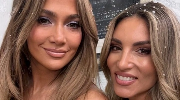 Τζένιφερ Λόπεζ Αθηνά Οικονομάκου selfie