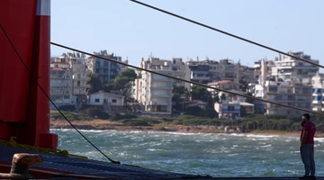 Ισχυροί άνεμοι σαρώνουν την επικράτεια