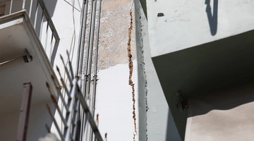 Ρωγμή σε πολυκατοικία στην Κυψέλη