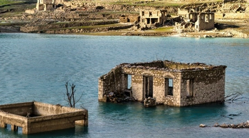 λειψυδρία Χαμηλή στάθμη στη λίμνη του Μόρνου