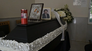 Η σορός του Μιχάλη Μόσιου στο κοιμητήριο