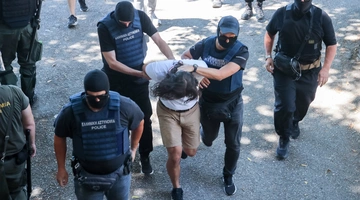 Στα δικαστήρια οι κατηγορούμενοι για τις εμπρηστικές επιθέσεις στη Θεσσαλονίκη