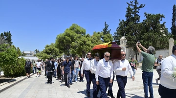 Εικόνες από την κηδεία της Πάολας Ρεβενιώτη