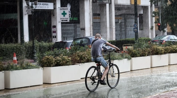Καλοκαιρινή μπόρα στην Αττική