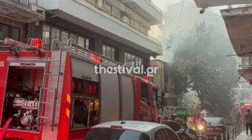 Φωτιά σε εγκαταλελειμμένο κτήριο στη Θεσσαλονίκη