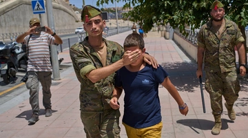 Ασυνόδευτος ανήλικος απελαύνεται από τη Θέουτα στο Μαρόκο