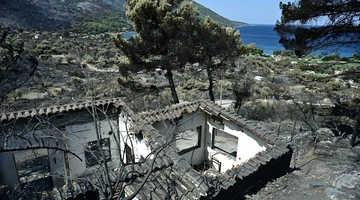 Εικόνες μετά τη φωτιά στο Πόρτο Γερμενό