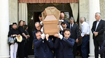 κηδεια στεφανου μανου
