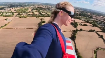 Σίντνεϊ Σουίνι wing walking