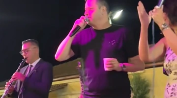 Ο Αλέξανδρος Τσουβέλας τραγούδησε σε πανηγύρι