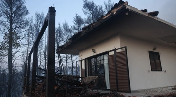 Καμένο σπίτι στη Χαλκιδική