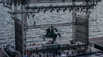 Η σκηνή για τη συναυλία του Αντώνη Ρέμου
