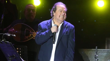Γιάννης Πάριος