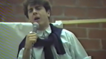 Στιγμιότυπο από το συλλεκτικό βίντεο με τον Γιώργο Μαζωνάκη