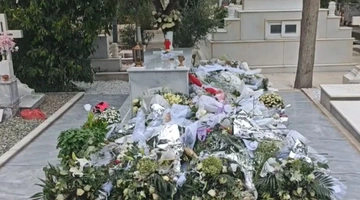 Βουβό προσκύνημα στο Γ' Νεκροταφείο